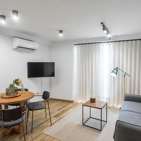 Modern & Cozy Levies Apartment