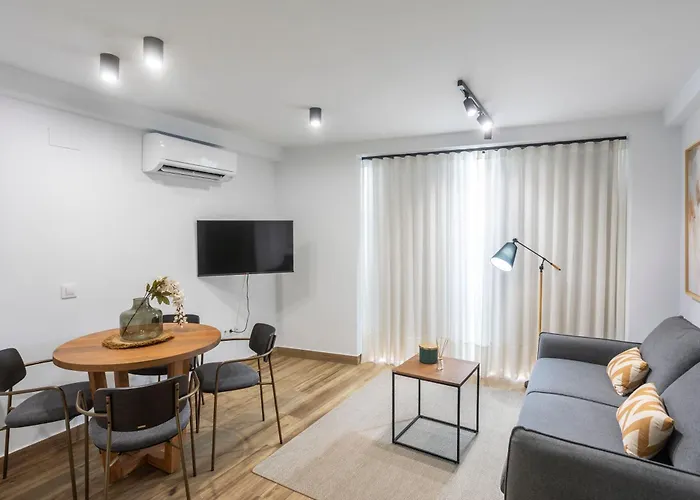Modern & Cozy Levies Apartment